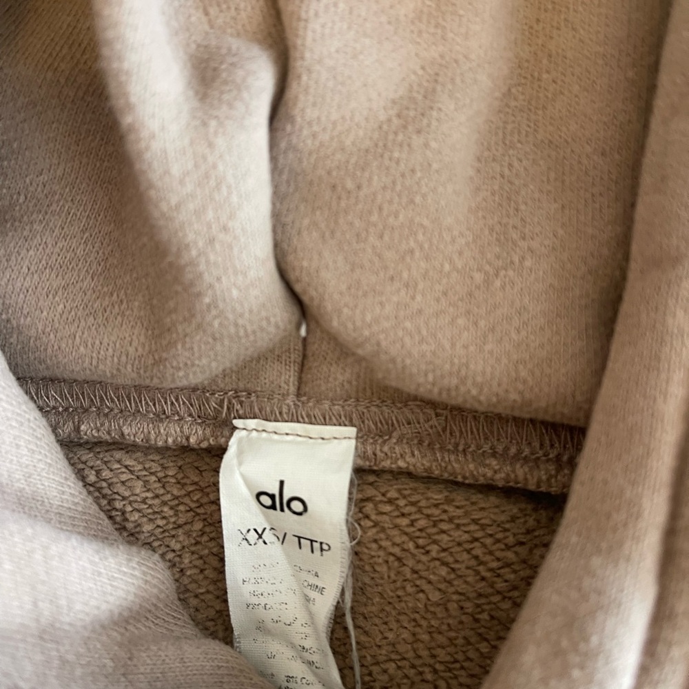 ALO Yoga women’s oversized sweatshirt in Taupe. Size XXS. - Picture 2 of 3